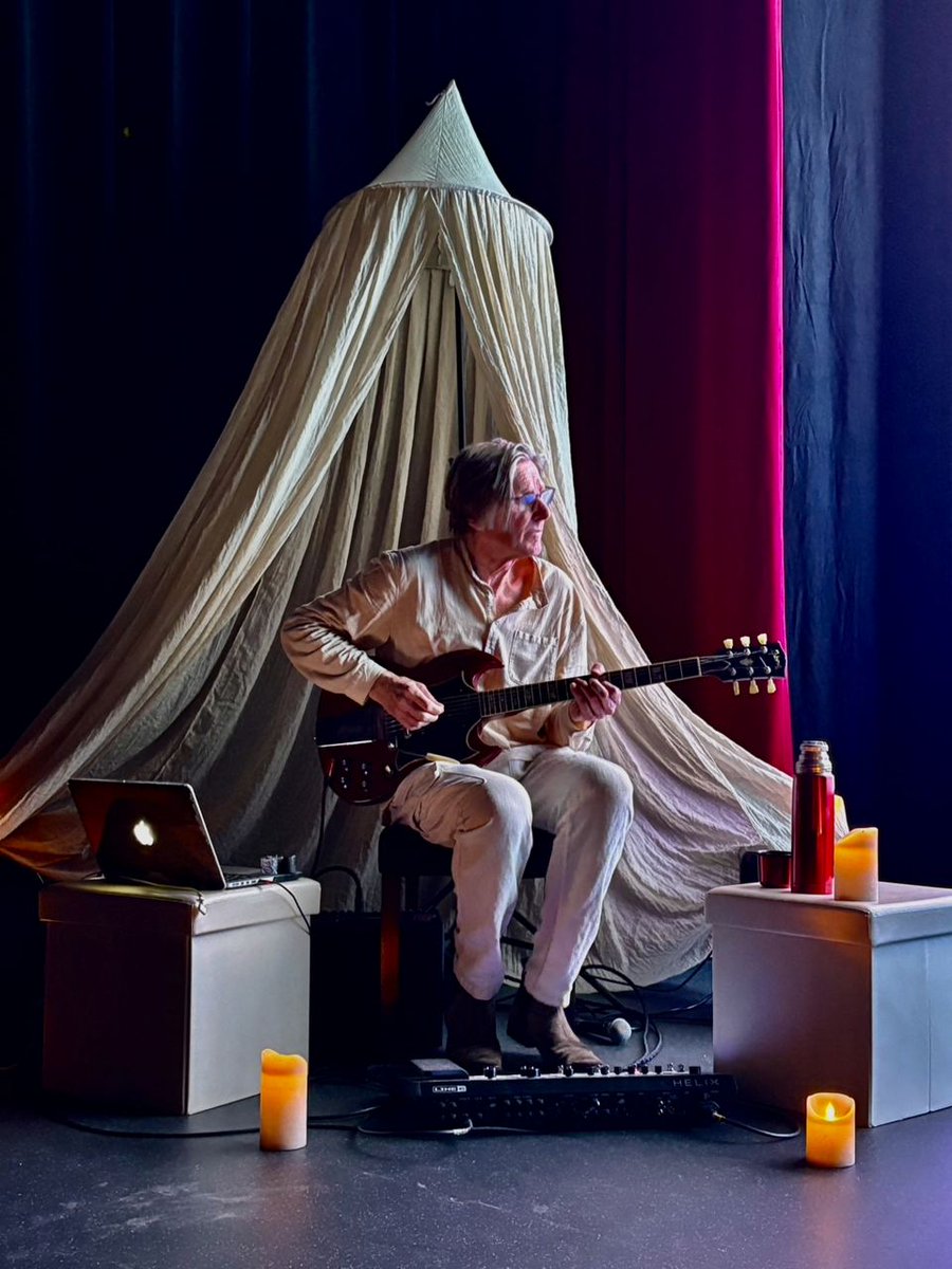 GrafLuul's tweet image. Heute 2030 h Terzo Mondo Berlin Charlottenburg "Lüüls Lab - eine musikalisch- visuelle Entführung".#agitationfree #krautrock #lüül #electricguitar #manuelgoettsching #oasis #berlinerschulederelektronischebmusic #fangerschoenwaelder
