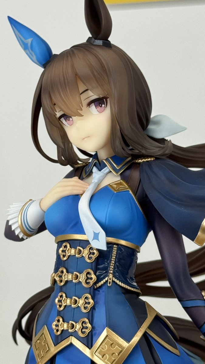 アドマイヤベガ(ウマ娘) 「アヤベさんの商品サンプル!・゜・(ノД`)・゜・」|あzまのイラスト