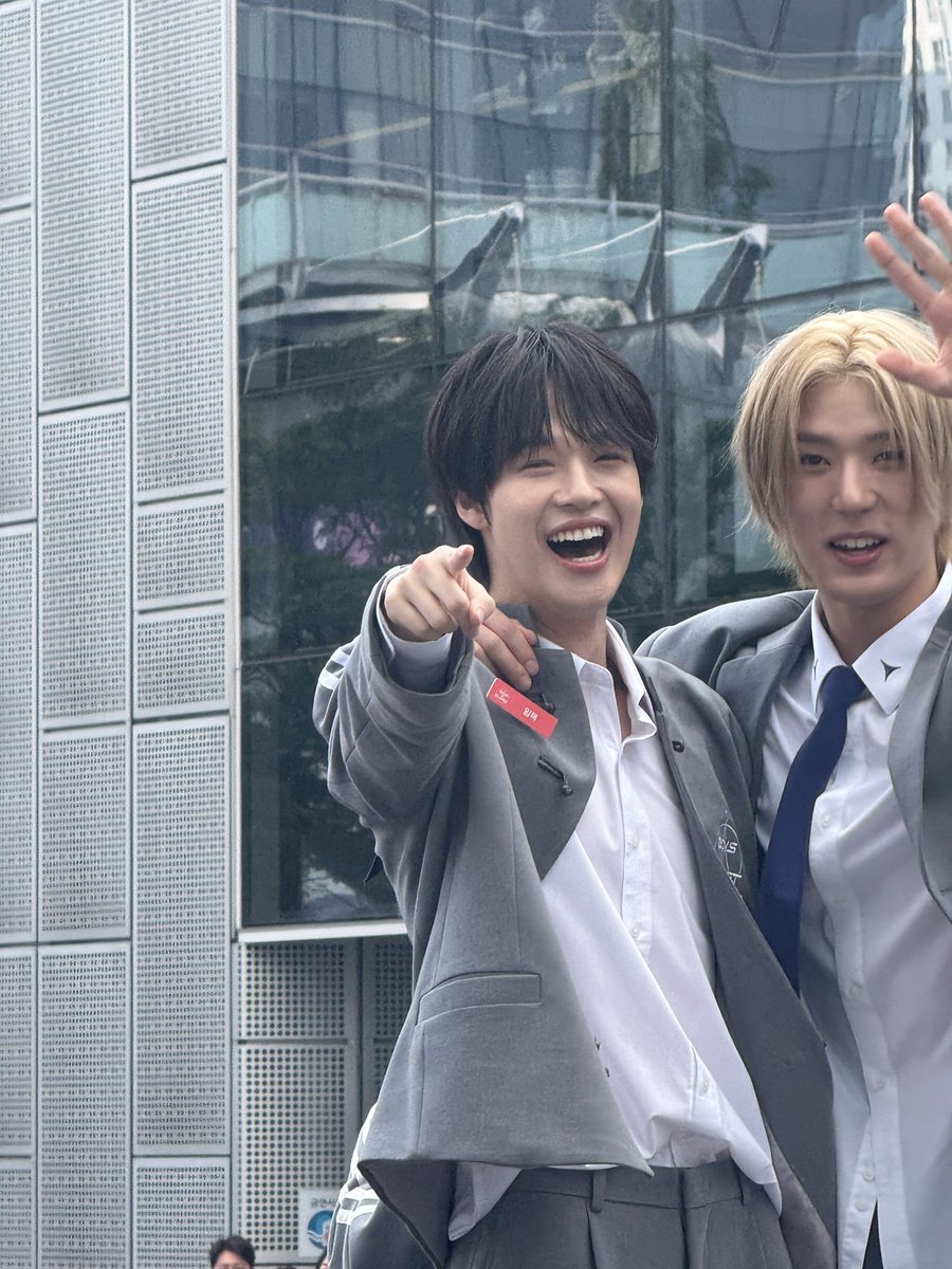 chenjiist's tweet image. the last pic is jack recognizing me as i was taking their photos LMAO

#임잭 #라이언 #보이즈2플래닛