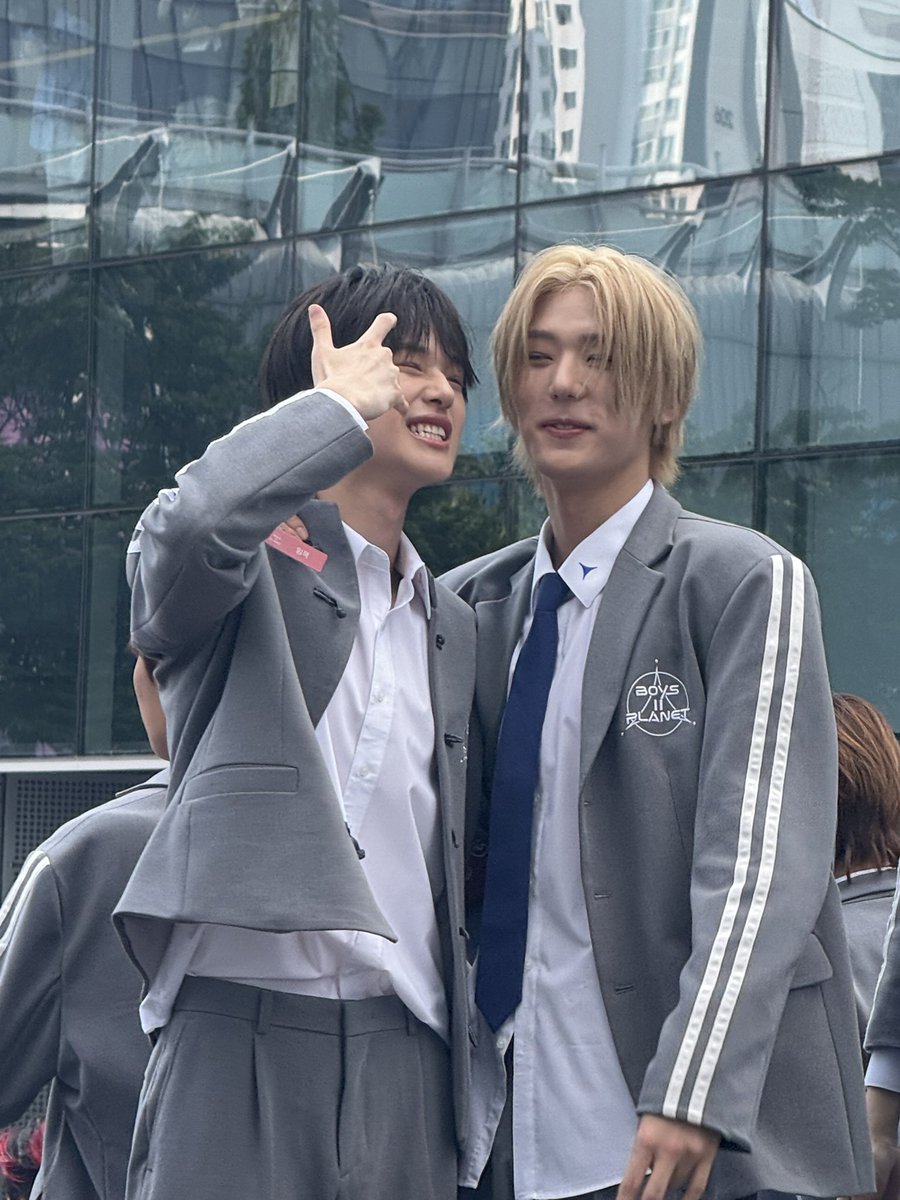 chenjiist's tweet image. the last pic is jack recognizing me as i was taking their photos LMAO

#임잭 #라이언 #보이즈2플래닛