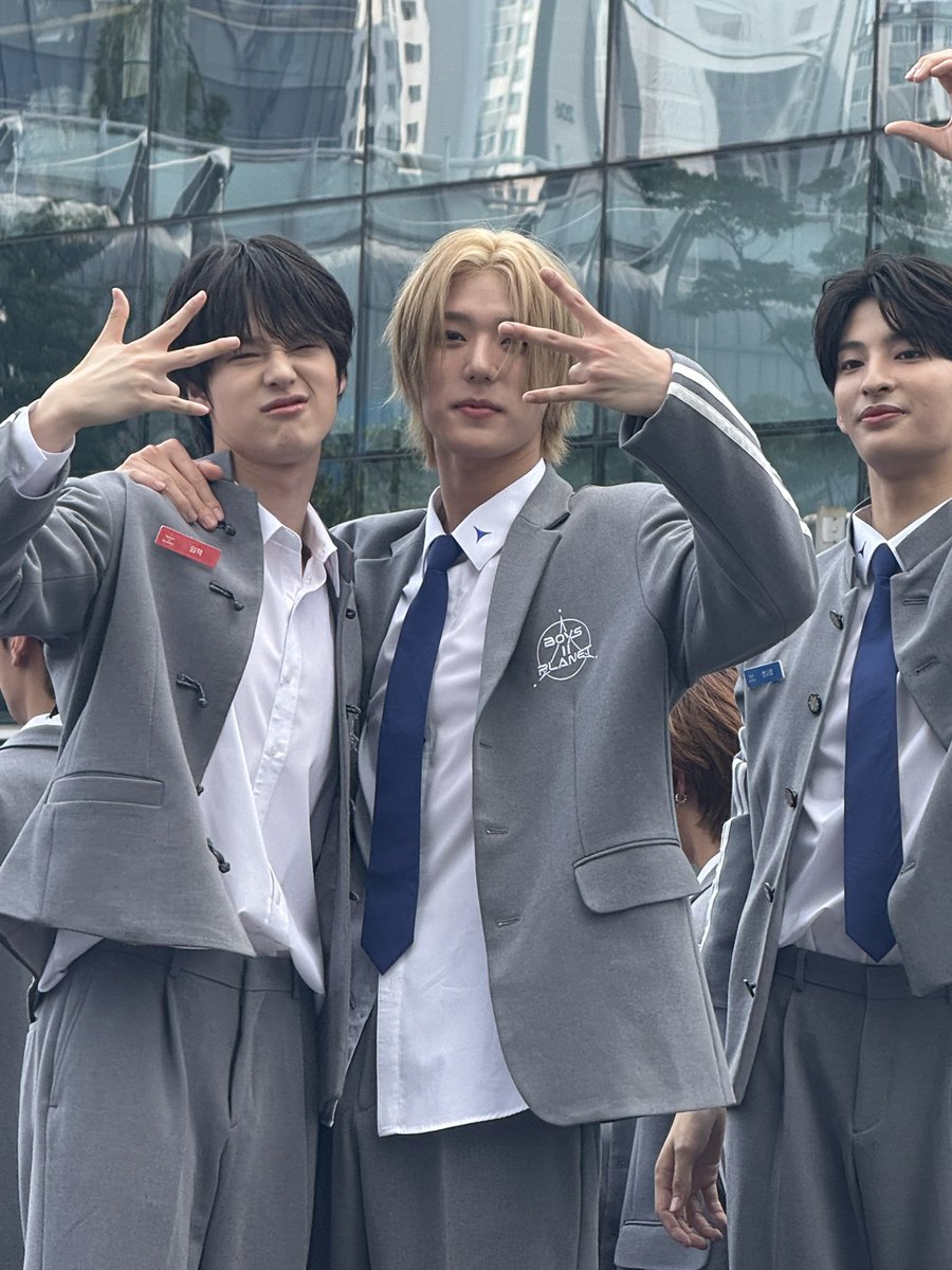 chenjiist's tweet image. the last pic is jack recognizing me as i was taking their photos LMAO

#임잭 #라이언 #보이즈2플래닛