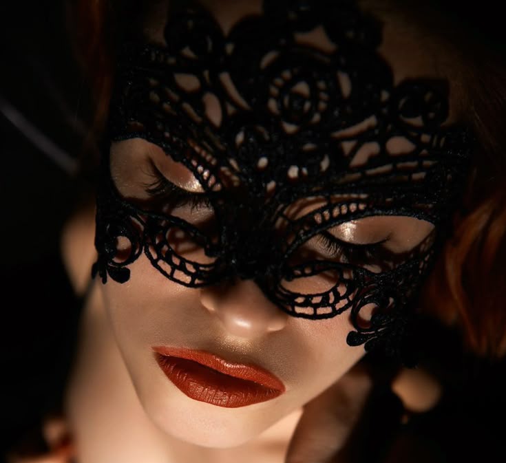 Bir hayat yaşıyorum...
Lâkin içinde BEN yokum...