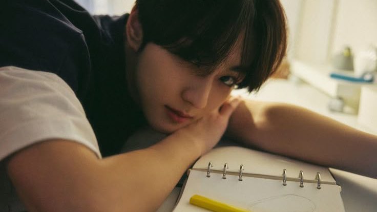 devouraid's tweet image. to let a good thing die, 
a #sungwon au

when the resident on duty is your ex of 6 years—the one you broke up with because you prioritized your studies.