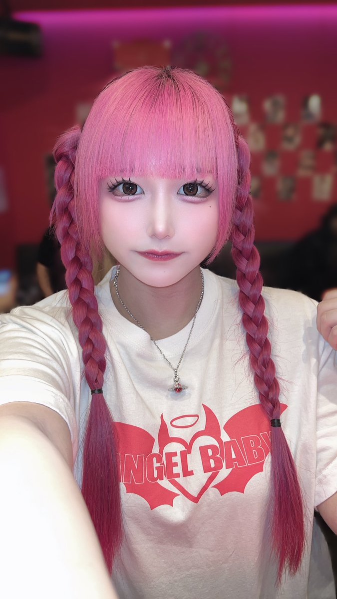 おきゅいん🤍白Tシャツ来てまぷ
首絞めてるみたいになってて、わら。