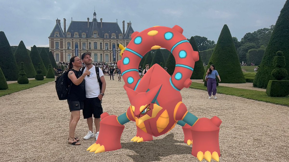 ¡Volcanion ha llegado con estruendo al #PokemonGOFest2025 en París! Niebla y poder lo envuelven todo. 💨⚙️ 

#PokemonGOFest2025