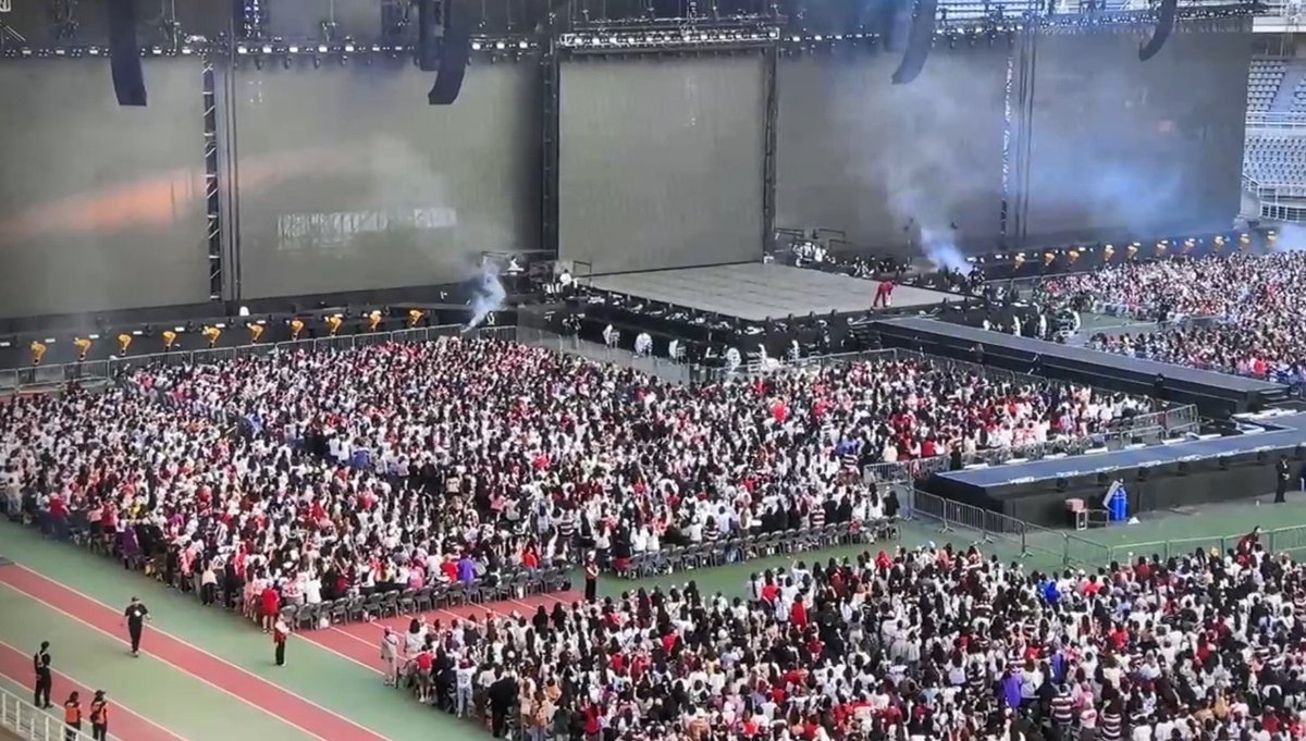 aku sumpahin buat yg baca tweet ini suatu saat nanti bisa nonton konser BTS, AAAMMIINNN🤲🤲🤲