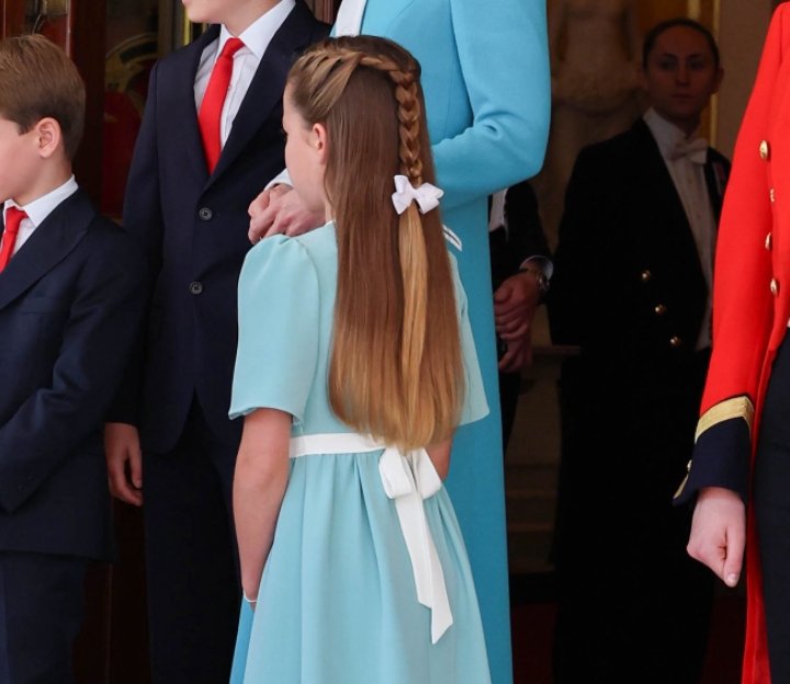 Melanated_Mona's tweet photo. Charlotte's hair deserves its own social media handle.
Catherine is not playing about her daughter. https://t.co/w3pIL5R21u