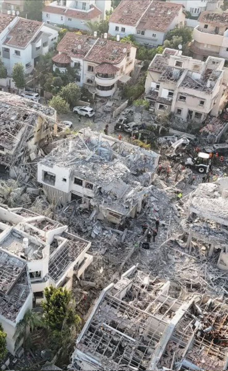 This is not Gaza.

This is Tel Aviv. 🇮🇱
#Teheran #Iran #iranisraelwar #Israel #IranUnderAttack #Gaza #planecrash