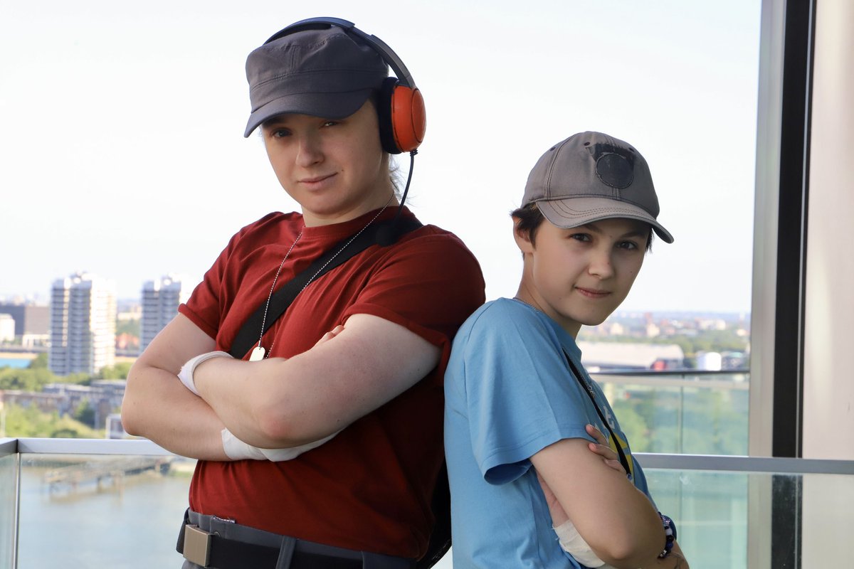 Head-canon: Red and Blue Scouts were step-brothers (same mom, different team Spy dads)