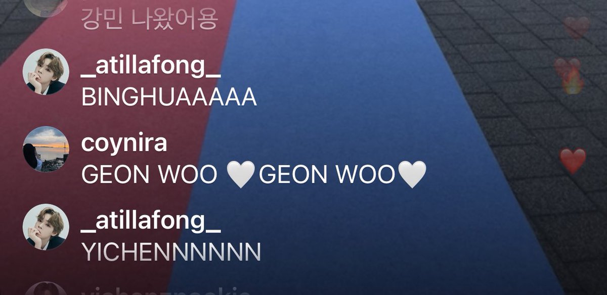 solaryichen's tweet image. ariana what are you doing here?