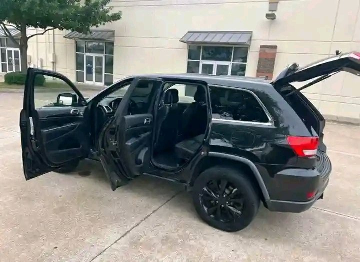 KingAutos_001's tweet photo. 2012 Jeep Grand Cherokee • Laredo A Sport Utility 4D

Price: $6,100
Down payment: $2700
Monthly payments: $625
Drivetrain: Four-wheel Drive
Fuel type: E85 Flex Fuel 
Transmission: Automatic
The right car, at the right price, right now
Find your perfect match here. https://t.co/qvwp00WWhV