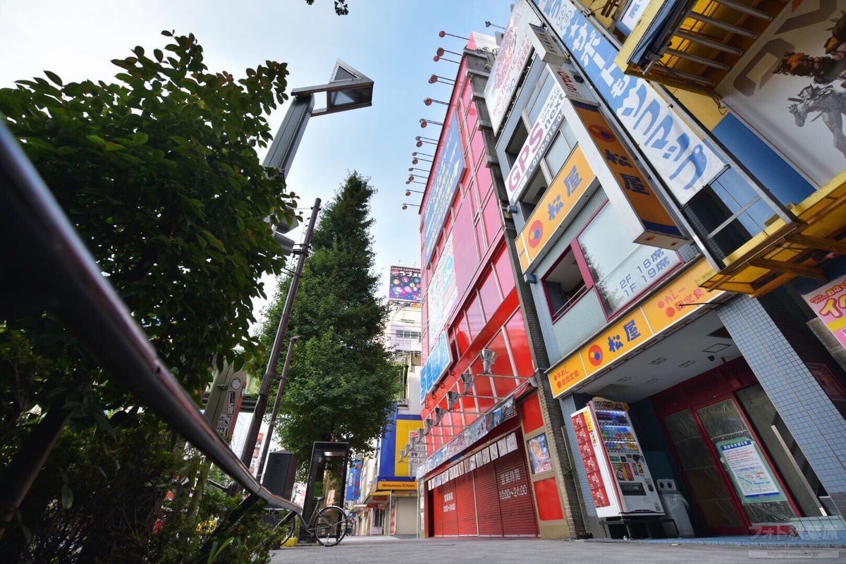 PhotoAkiba's tweet image. そういえば中央通りにあった『松屋』の閉店が2016年7月24日。今日で9年前でした。
2002年8月21日に開店した頃、気軽に入れるチェーン展開の飲食店は少なめで、多くの人が利用した気がします。豪気な中国の方の女性店員さんの手際が良かった記憶もあります。