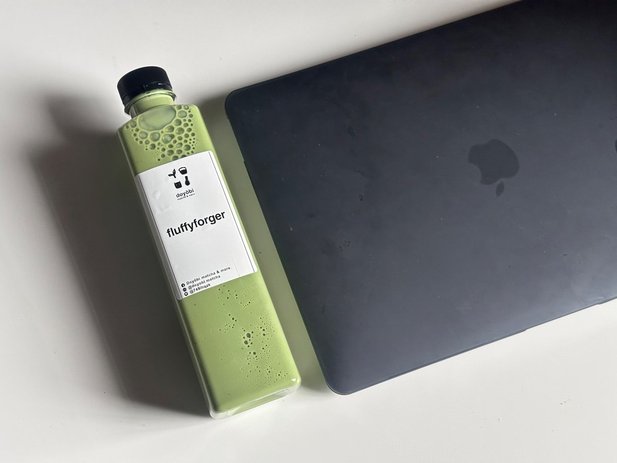 fluffyforger's tweet image. ร้านมัทฉะที่ขายแค่วันเสาร์ ส่วนตัวชอบ doyobi matcha latte รู้สึกว่ากินง่าย นัวๆไม่ถั่วมากไป ไซรัปเล็กน้อยเข้ากันดี น่าจะถูกปากคนไทยอยู่
ปกติเราจะสั่งไอ้แบบ 3 serve ดองไว้ในตู้เย็น สลักชื่อไว้กันโจรแอบกิน 👊🏻 ไม่มีหน้าร้าน อยู่แถวเย็นอากาศ ใกล้ๆ One Bangkok สีลม