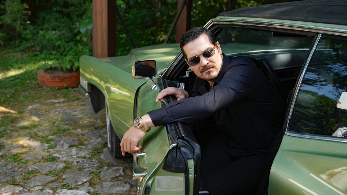 cagatayyfanclub's tweet photo. Çağatay Ulusoy as Eşref Tek https://t.co/LYkSHB0WQx
