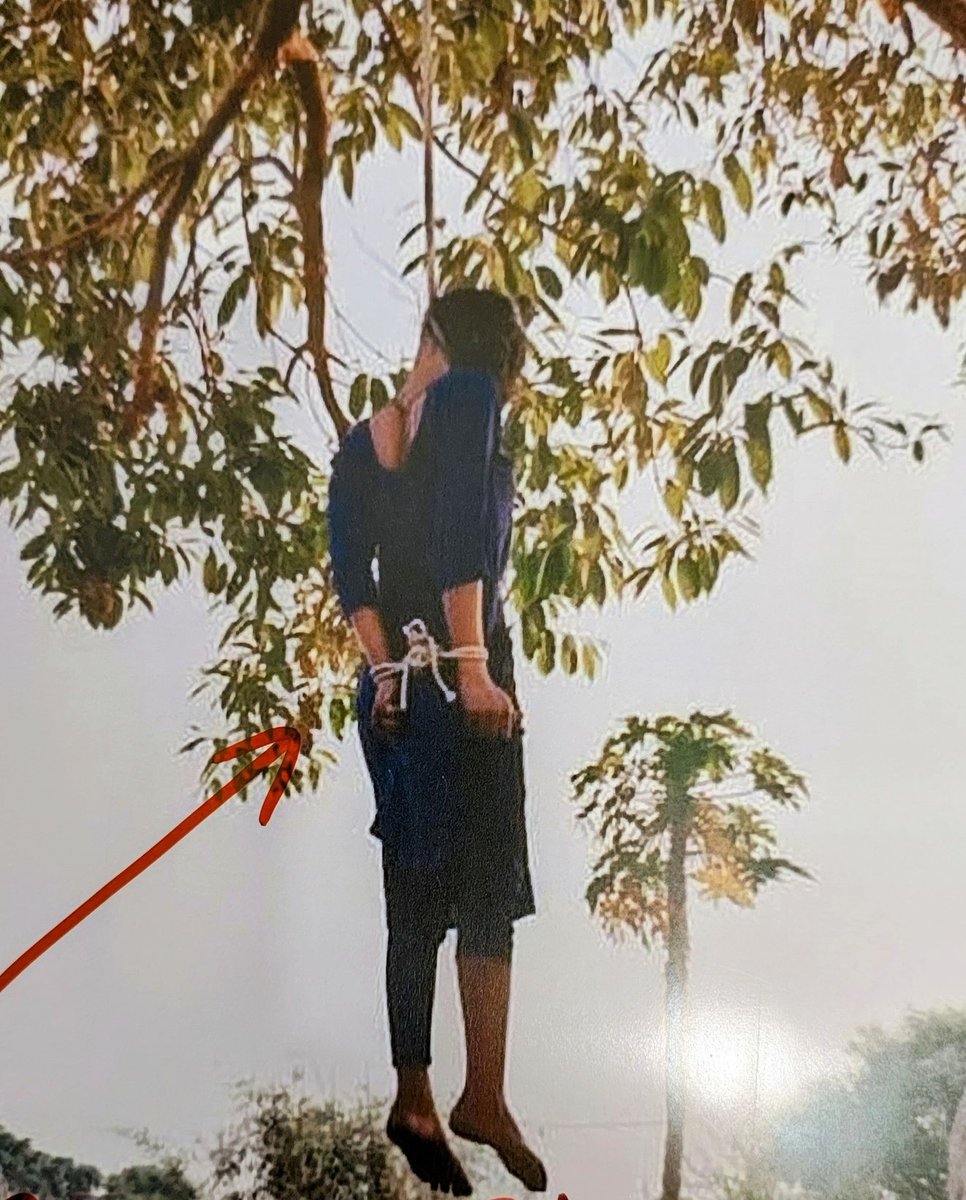 बलिया में चौहान समाज की बेटी के साथ अन्याय हो रहा है,

कोई अपने हाथ में रस्सी बांधकर आत्महत्या कैसे कर सकता है ?

लड़की के माता-पिता दवा लेने लखनऊ गए थे जबकि लड़की घर पर अकेली थी।

घर में बिखरा हुआ सामान साफ गवाही दे रहा है कि लड़की के साथ पहले कुछ गलत किया गया फिर उसके बाद उसकी