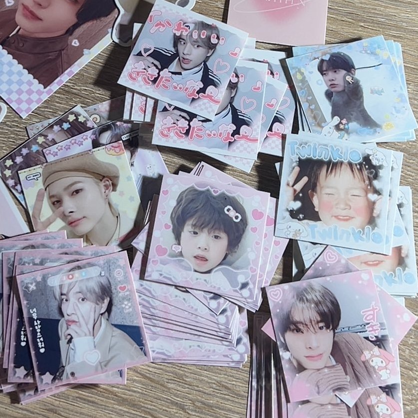 𐔌 ♡ ྀི.ᐟ ผลิต Stickter  ꒱ 🩷 
แบบสี่เหลี่ยม จะนำเป็นของแจกหรือติดพัสดุก็ได้ 

4*4cm ชิ้นละ 1 บาท 
1 set 30 ชิ้น 30 บาท 

เคลือบโฮโลแกรม กลิตเตอร์ วิ้งค์ +0.5 

🛒 ดีเอ็มได้เลย 💭

#รับทำของแจก 
#รับทําgiveaway #รับทำโพราลอยด์
#รับทําของแจกหน้าคอน 
#ตลาดนัดEnhypen