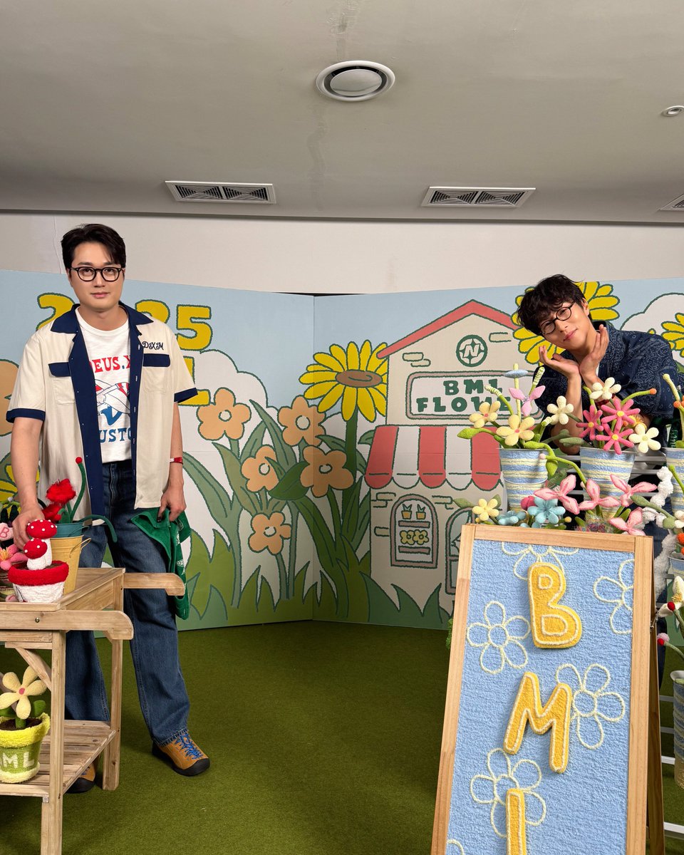 pptnzexpress's tweet photo. 페퍼톤스 in <Beautiful Mint Life 2025>

뷰민라에서 관객분들과 함께해서 좋은데 딱 좋은데~🤗

🎼SET LIST

01. New Hippie Generation
02. 불쑥
03. Shine
04. 긴 여행의 끝
05. Freshman
06. 몰라요
07. 청춘
08. FAST
09. 라이더스
10. 행운을 빌어요
11. 21세기의 어떤 날

@pptnznoshel
#페퍼톤스 #PEPPERTONES
#신재평 #이장원
#ShinJaePyung #LeeJangWon
#뷰티풀민트라이프 #BML2025