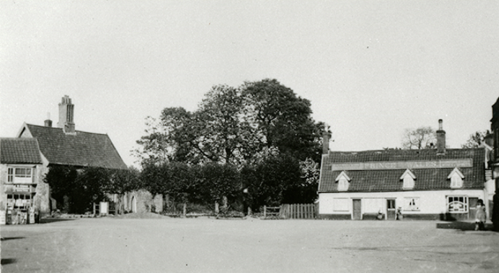 AncientHouseMus's tweet image. #OnThisDay in 1923 ‘Lady Astor’s Bill’ succeeded. It prevented the sale of alcohol to anyone under the age of 18. It won by 257 votes to 10. It was the first Private Member's Bill by a woman to be passed and become an Act of Parliament. Prince of Wales pub, Kenninghall in 1928.