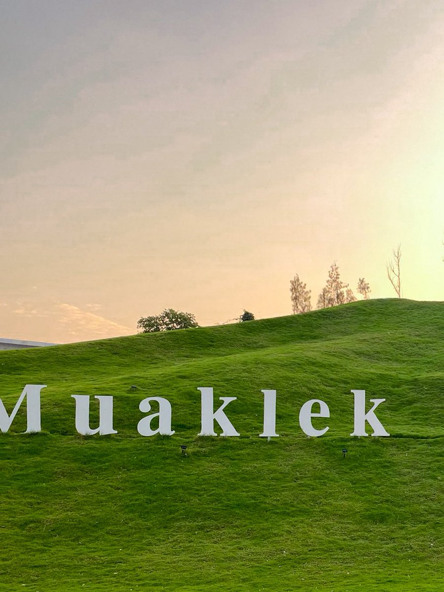 JunjiSuthala's tweet photo. คาเฟ่ในสวน…ริมลำธาร…มีเขาอยู่ไม่ไกลสายตา 🌳☕ River &amp; Field Cafe by Muaklek Camp Park คาเฟ่เล็กๆ แต่ความสุขไม่เล็กเลย มีจุดกางเต็นท์
🏞 บรรยากาศดี ⛅ นั่งในสวนเขียวๆ ลมพัดเย็นสบาย 💦 มีลำธารไหลผ่านข้างโต๊ะ นั่งแช่เท้าได้แบบไม่ต้องเขิน #มวกเหล็กแค้มป์พาร์ค #คาเฟ่มวกเหล็ก https://t.co/7laad54fqD
