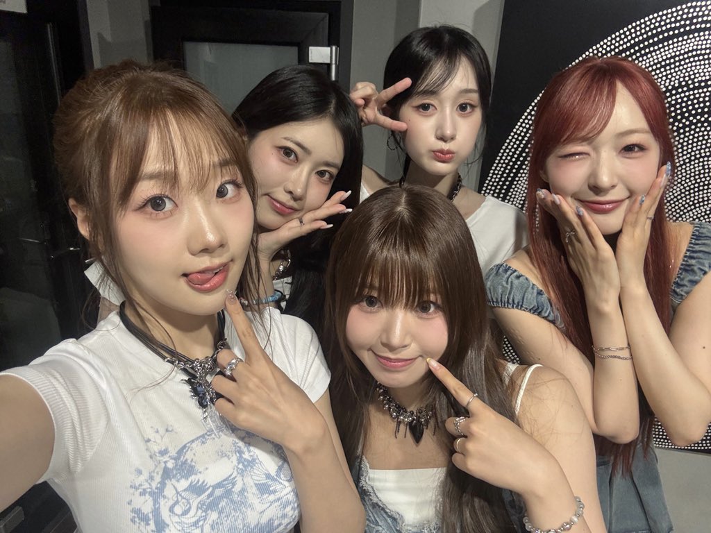 GtZdTbEawAAn7Kr?format=jpg&name=medium