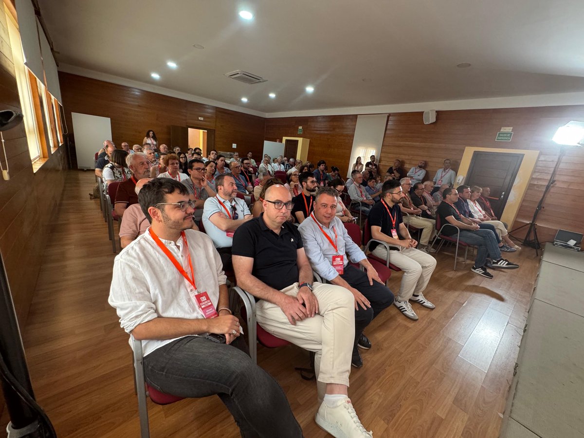 pspvprovalencia's tweet photo. Congrés de @SocCosteraCanal que celebrem a #Montesa
Impulsem un partit més fort per recuperar les institucions amb un projecte honest, decent, progressista i al servei de la ciutadania.
Enhorabona @AbelMartiRuiz nou secretari general
@CarlosFBielsa @SocialistesVal https://t.co/iRR2FRoSj6