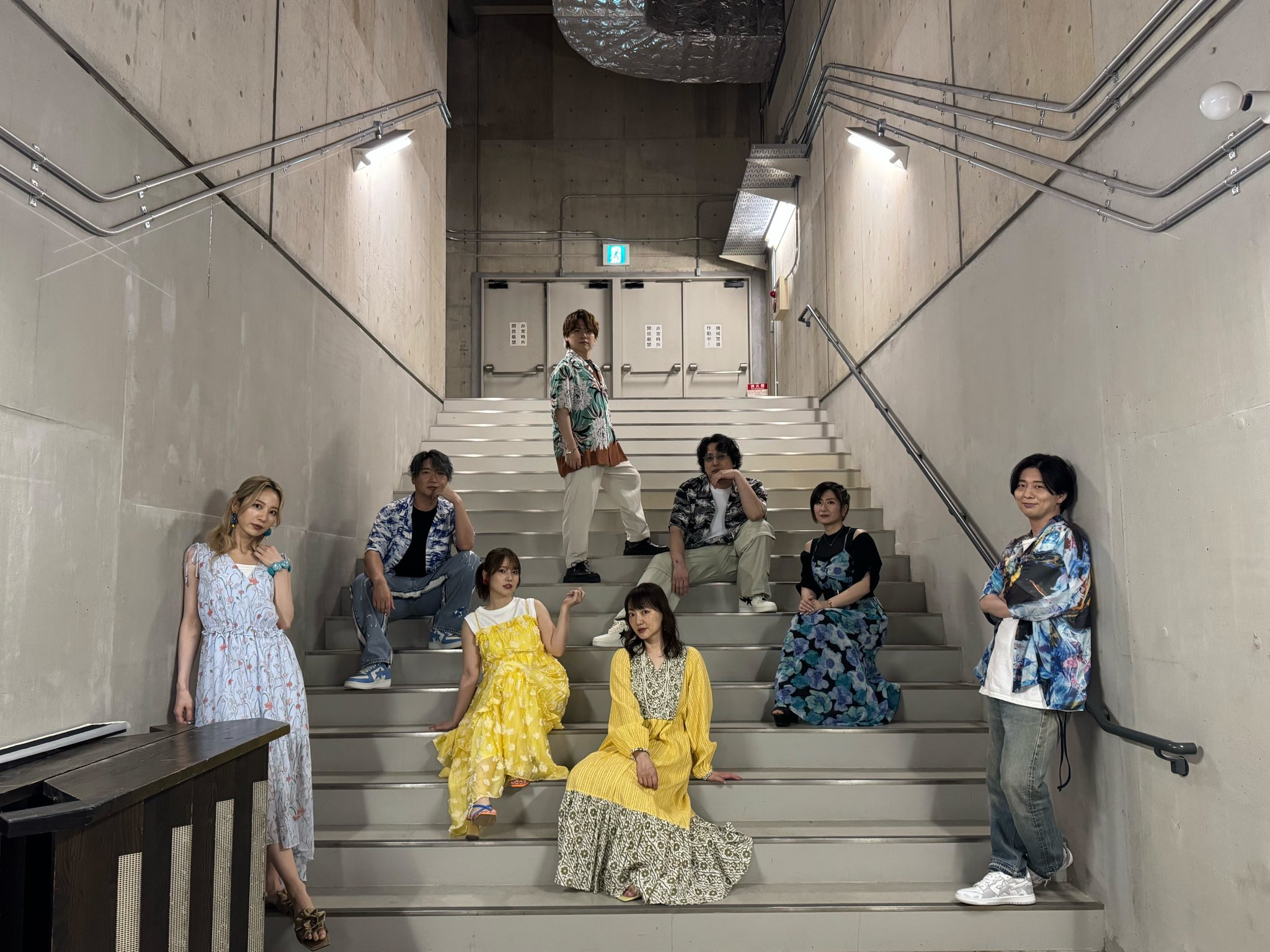 【弟結婚セール】内田真礼　サイン入り写真 内田真礼×内田雄馬コラボシングル「Carnival／BIG LOVE」の