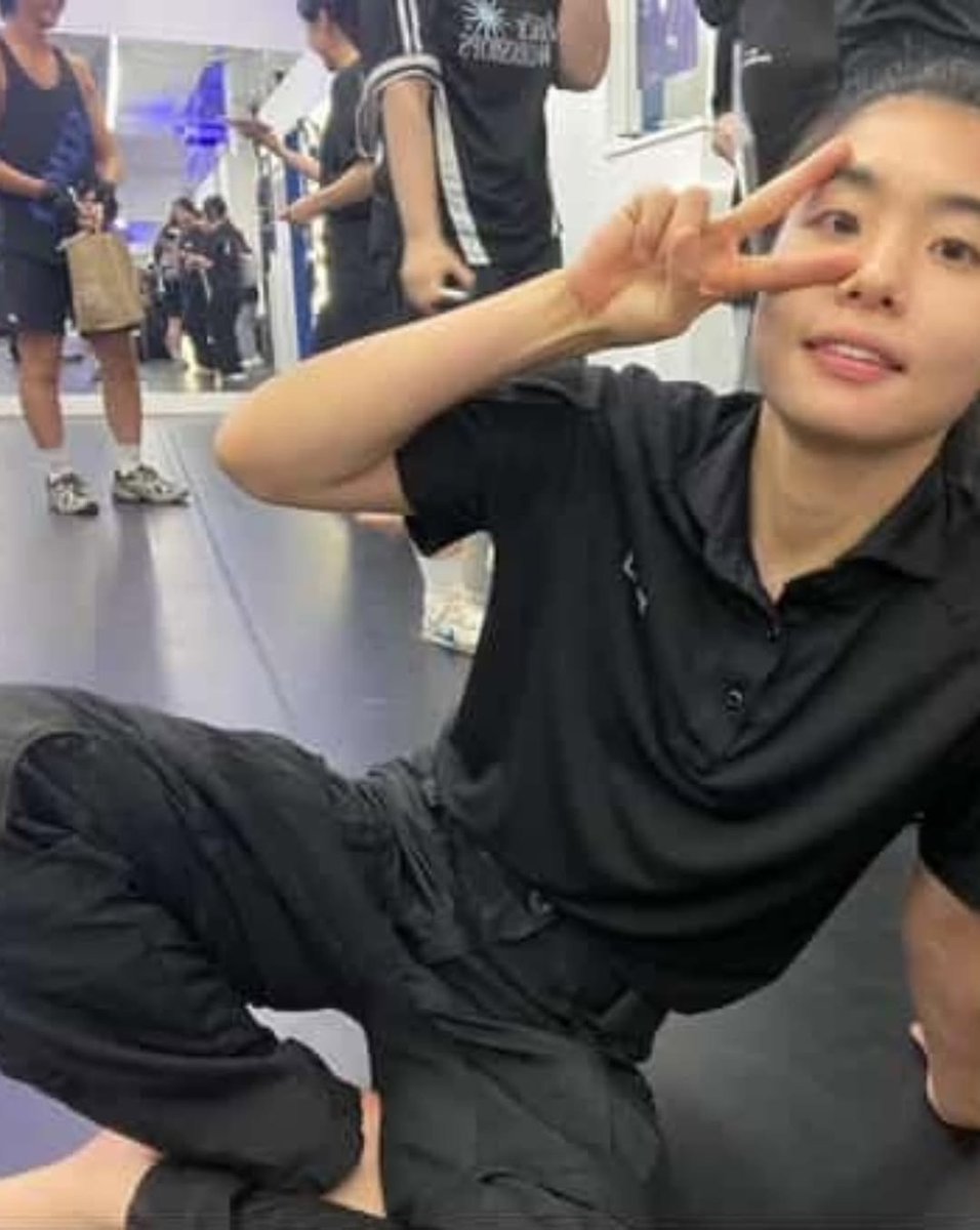 근데 이사진은 대체 어떻게 빨아묵었길래 사이버풍화가 이정도로 온거지 2015년 사진이라해조 믿을수있을것같애