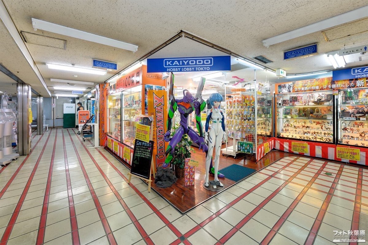 PhotoAkiba's tweet image. そういえば、ラジオ会館(現在)のオープンが2014年7月20日。今日で11年に。
2011年8月に先代のラジオ会館が閉館。3年後に新築しました。
懐かしい、昔のラジオ会館の写真はリンク先に多数(2〜4枚目は一部)
photoakiba.jp/special/radio/…