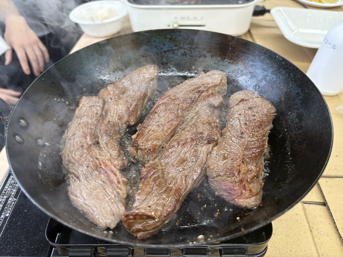 197sh0ta's tweet image. 今日はキックオフということで、みんなで肉を食べました