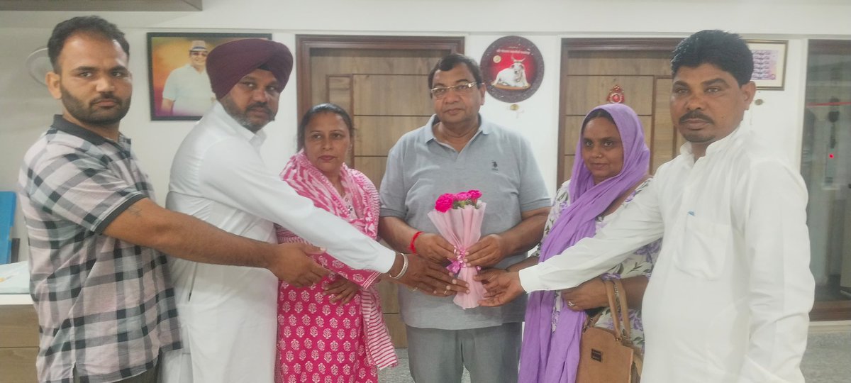 DrSushilKrGupta's tweet photo. कालांवाली नगर पालिका के 29 जून 2025 को होने वाले चुनाव में  @AAPHaryana की प्रधान पद की प्रत्याशी श्रीमति रानी देवी जी को आज पार्टी की टिकट दी गई । 
सिरसा ज़िले के सभी साथी कार्यकर्ताओं से मेरा अनुरोध है कि आप सभी पुरी मेहनत करके रानी देवी जी को जीत दिलवाये https://t.co/bEaJFPjgWX