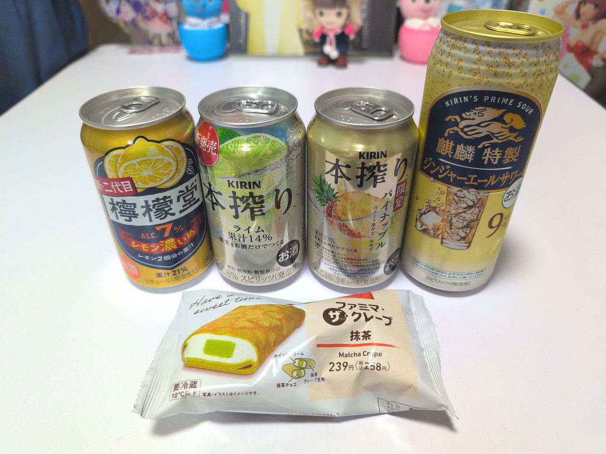 tubuyaki_jhonny's tweet image. 今日の甘味と久しぶりの酒も調達できた！
これでニコ生視聴の準備はOK！
 #chiaking_LLC  #LLC 
 #堀江由衣  #たかはし智秋