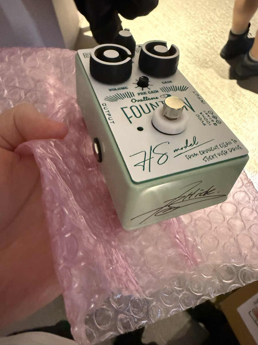 daikiOtkGtr's tweet image. 静岡ギターショウ行ってきました！
2oz毎回ギターデュオの到達点を観ている気分になります🔥
まさかのソエジマさん参戦にびっくりだし目当てのFOUNTAIN HS買えたしホクホク
早く帰ってギター弾きたい。

#静岡ギターショウ
#2oz