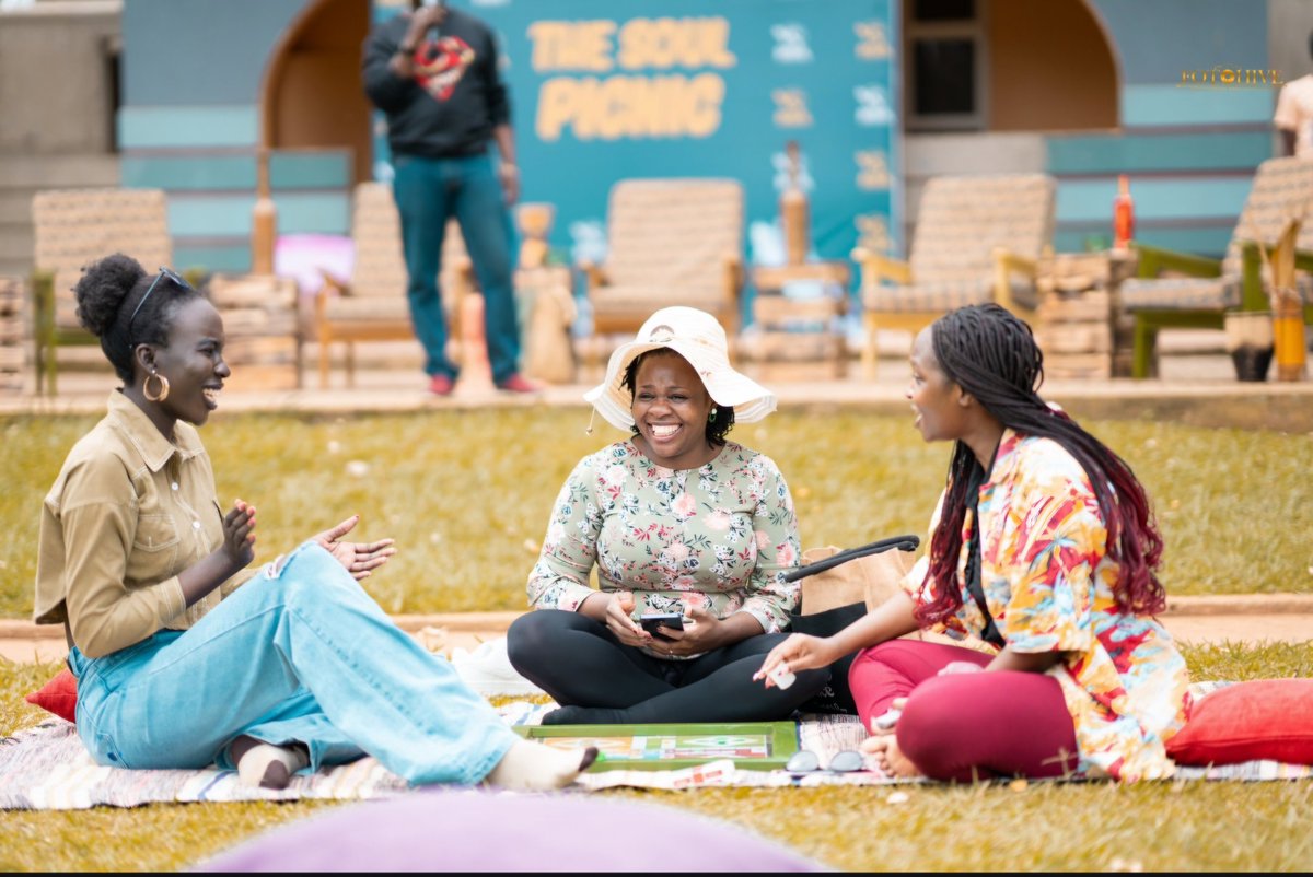 SoulFoundationU's tweet image. Laughter, deep convos, unfiltered joy, these moments nourish our mental well-being more than we realize.
friendship is therapy. Connection is healing. 🫂
#SoulFoundationUganda #MentalHealthUG #BreakingSilence #HealingTogether