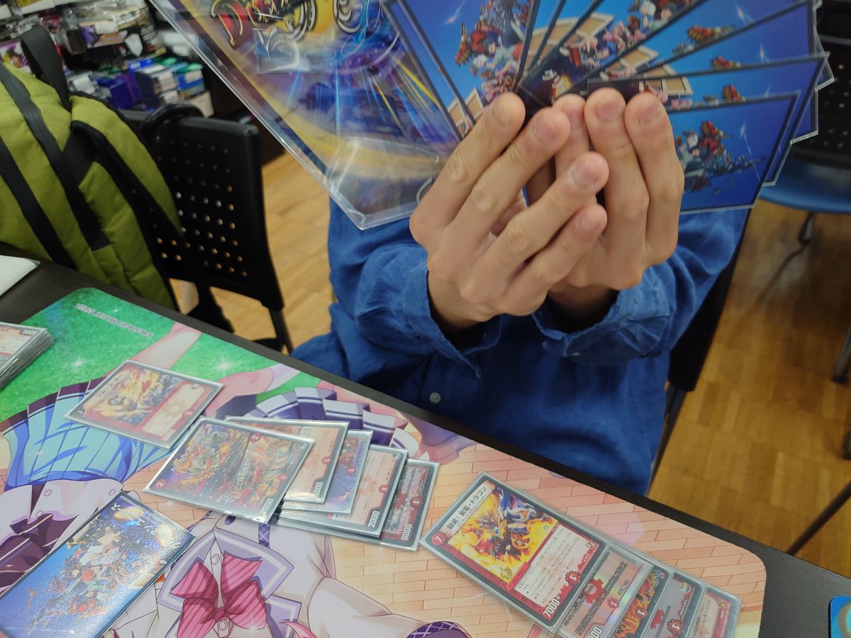 tojoedmp's tweet image. 【フォーマット】デュエパ
【写真の状況】手札がおかしい
【何でも一言!】ジャンボカード…
#デュエマ
#秋桜DM交流会
@cosmoDMtt