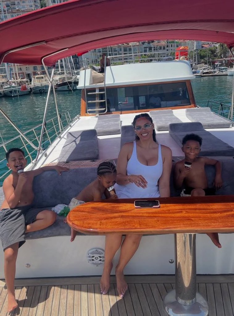 Beautiful family... perfect father 🤭🔥🦅