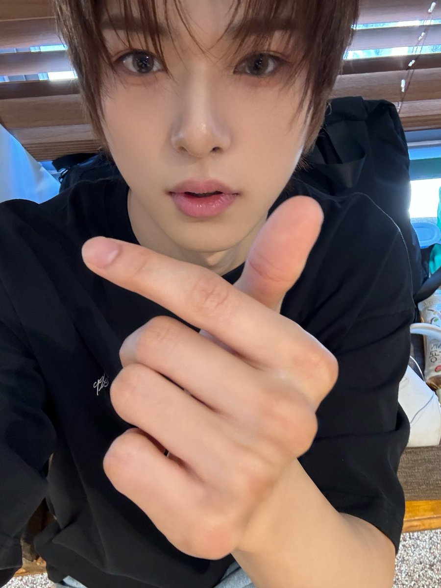 NewBeat_twt's tweet photo. [#김리우]

다들 맛있는 저녁 드십쇼!! https://t.co/3bRd20twOJ