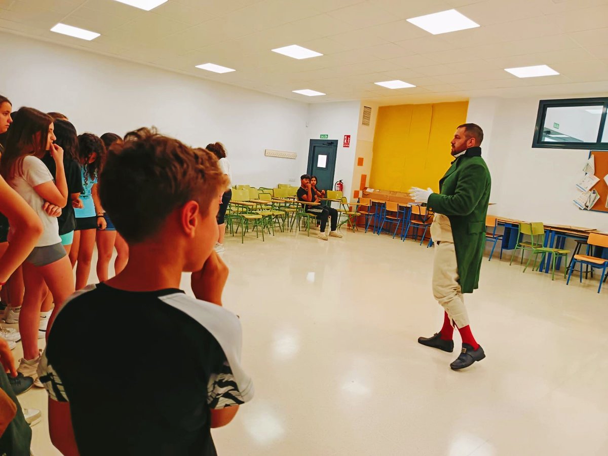 🥿Taller de baile del siglo XIX con alumnos del IES. Puerta de Arenas.

👏🏻Un año más colaborando con La Batalla de Campillo de Arenas.

💪🏻Vamos a por la tercera edición.

#batallacampillodearenas #campillodearenas #tallerbaileXIX #historia #educacion #baile