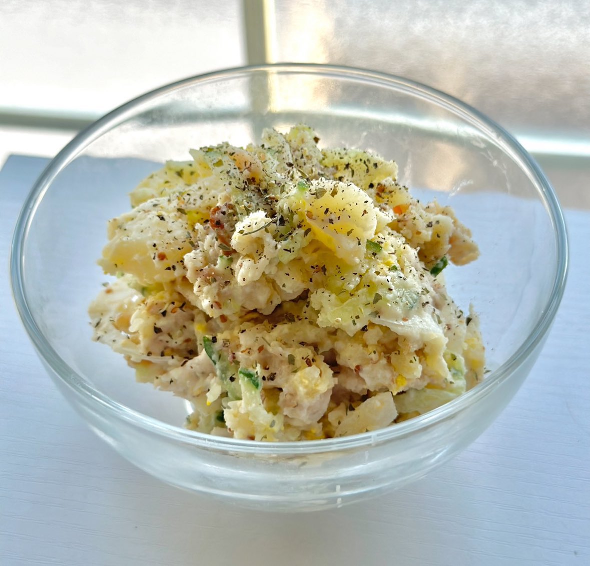yuchaos_m's tweet photo. デパ地下よりうっっま...と容器ごと食べたいつものポテサラよりランク爆上がりするポテサラレシピです。 https://t.co/AsBXCOOh0W