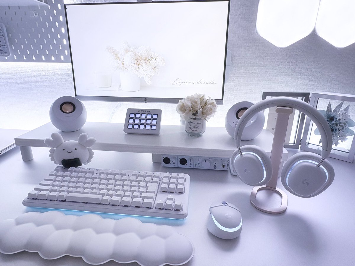 newprismplains's tweet image. my new gear……G735⋆｡˚✩

三種の神器（オーロラコレクション）、ついにコンプリート…！
ずっと憧れてたからとても嬉しい
ライティングも質感もかわいすぎてずっと見てる👀✨

#logicool #AuroraCollection