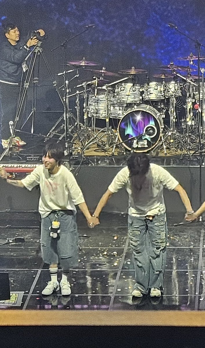 tri_SMGK's tweet photo. 오늘 이 때 말고는 붙어계신적이
없슫니다..
너무불미스럽네요.. https://t.co/tO0poM94U3