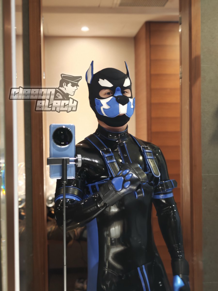 GibbonBlack_CN (@gibbon_black) on Twitter photo 这么帅的校服,真是怎么看都看不够对吧?好了快出发吧,继续在镜子前臭美你要错过你的第一课了。
Model: <a href="/Vanhoe0parasol/">Vanhoe·parasol</a>
#GibbonBlack #PuppyPark 这么帅的校服,真是怎么看都看不够对吧?好了快出发吧,继续在镜子前臭美你要错过你的第一课了。
Model: <a href="/Vanhoe0parasol/">Vanhoe·parasol</a>
#GibbonBlack #PuppyPark