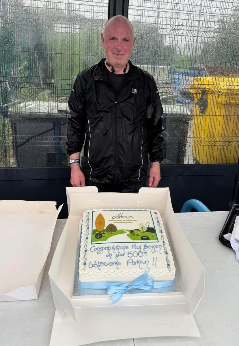 Congratulations to Paul Brennan, who completed his 500th parkrun today. The first person to complete all his runs at Waterworks. Despite the torrential rain we all enjoyed cake! 👏🏽👏🏽👏🏽 #oveparkrun