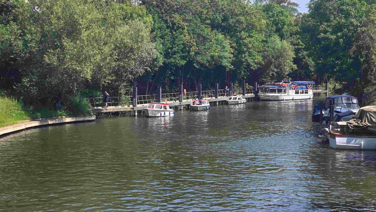Traffic at my lock  #Thames #boating #Windsor <a href="/kriscruisers/">Kris Cruisers</a> <a href="/FrenchBrosBoats/">French Brothers Ltd</a>