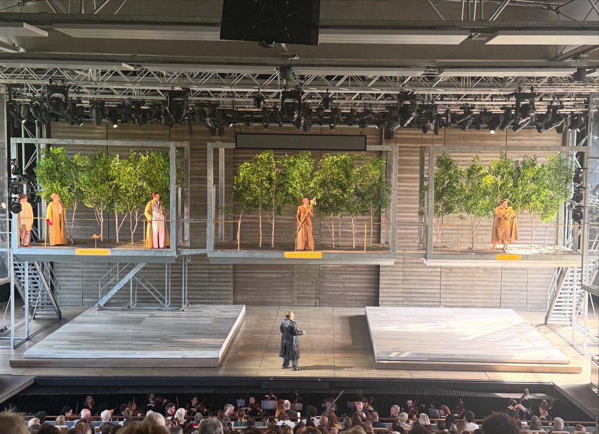 ‘Rodelinda’ @garsingtonopera Conductor Peter Whelan.  Director Ruth Knight.  
Designer @leslietravers. Lighting designer Ben Pickersgillz. Movements director / Assistant Director Rebecca Meltzer. #opera #theatre #Handel #garden