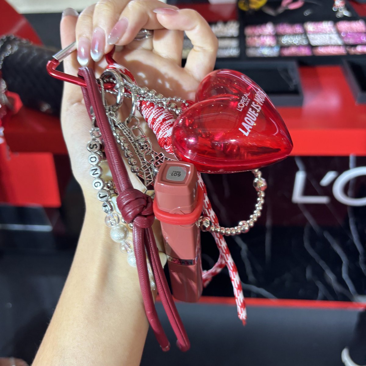 L'Oreal Paris Infallible Laque Resistance 💄ลอรีอัลเดินเกมส์ เนื้อฉ่ำแล้วทนมาก!! โทนสวยสุดๆ มีให้เลือก 10 เฉดสี!! มาช้อปที่งาน2แท่ง ได้ keychian สุดแกลมที่ออกแบบโดยแม่ชมด้วย💕

วันที่ 14 - 15 มิถุนายน 2568 นี้ ตั้งแต่ 11.00 - 20.00 น.​ ที่ลาน Eden ชั้น 1 ศูนย์การค้า Central World