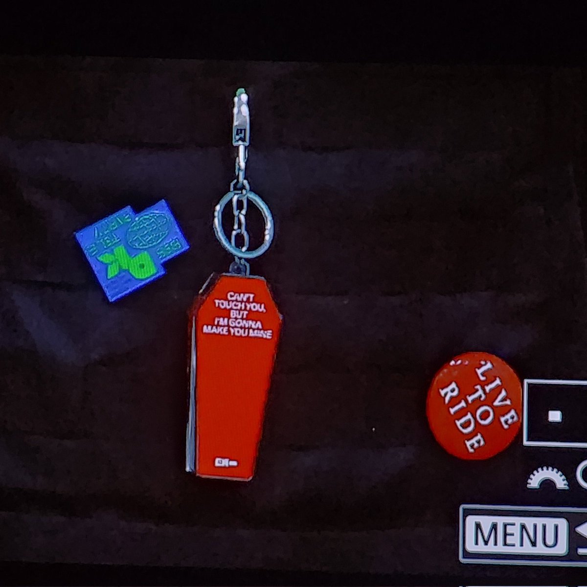 ihanfm's tweet photo. leehan has the keyring version of "desire : unleash" enhypen's 6th mini album 😭 https://t.co/bmVg2xzG5c