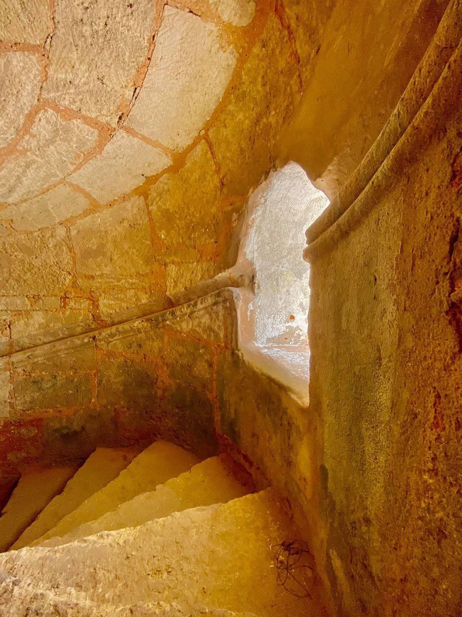 Amanece… ¡Buenos días! Escaleras de la Catedral de San Juan