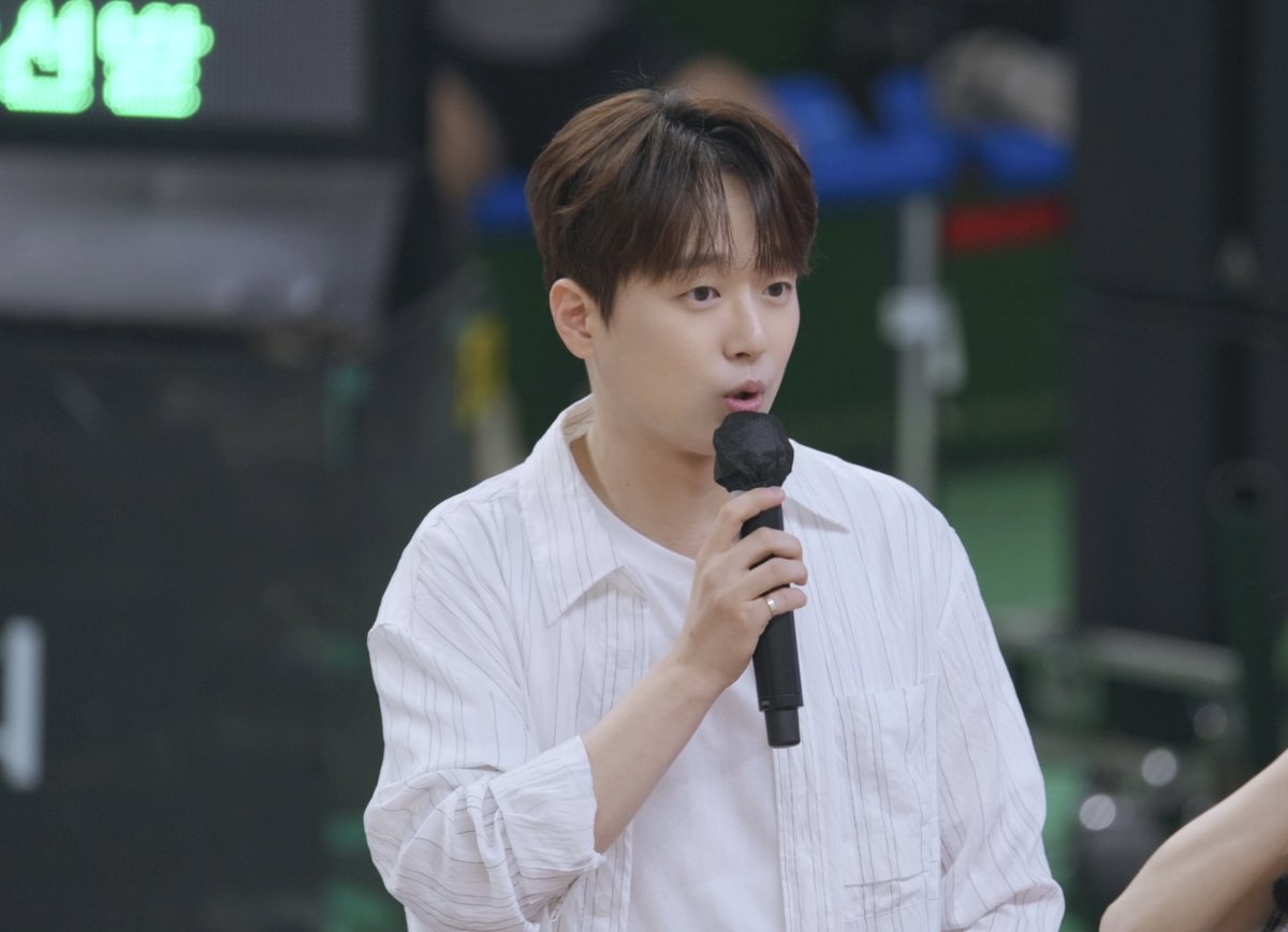 ChanWonOfficial's tweet photo. 📸 찬또그래퍼 📸

<방판뮤직 : 어디든 가요>와
함께 버스킹 세계로 떠나요🫶🏻

방긋 미소로 마음 녹이고
명품 음색으로 고막 녹이는
찬원을 만나러✨

밤 10시 40분
KBS2로 채널 고정💕

#이찬원 #LeeChanWon
#방판뮤직_어디든가요
#티엔엔터테인먼트 https://t.co/rp4wBgKIQd