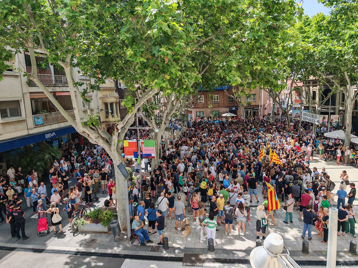#ElPrat es mobilitza en la primera protesta contra l'ampliació de l'aeroport del Prat convocada per <a href="/niunpamdeterra/">Ni un pam de terra</a> amb una resposta massiva de la ciutadania