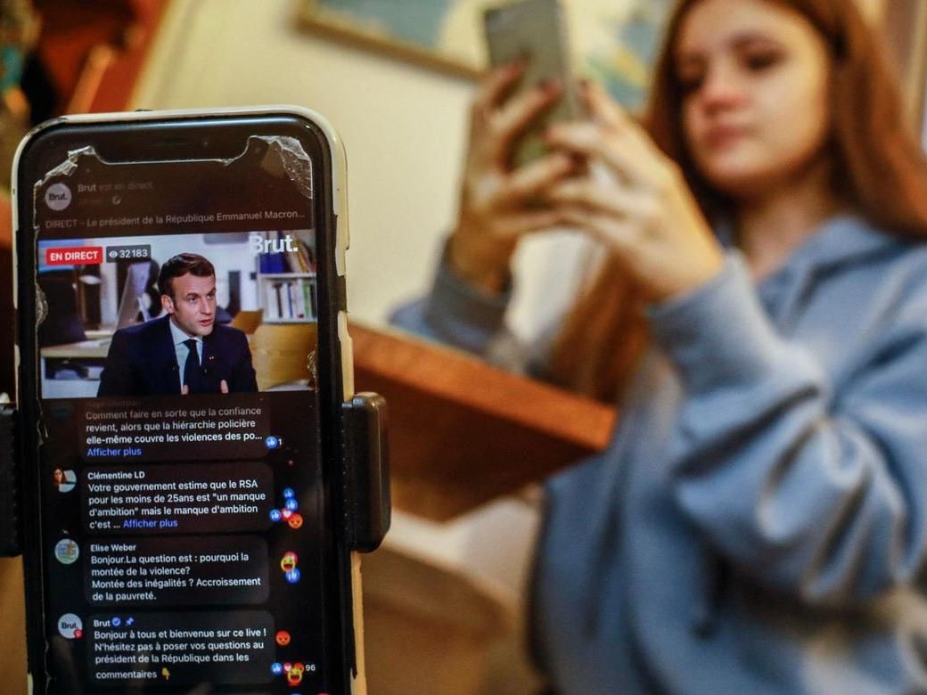 Cumhurbaşkanı Emmanuel Macron, Fransa’da 15 yaşından küçüklerin sosyal medyaya erişimlerinin yasaklanacağını açıkladı.